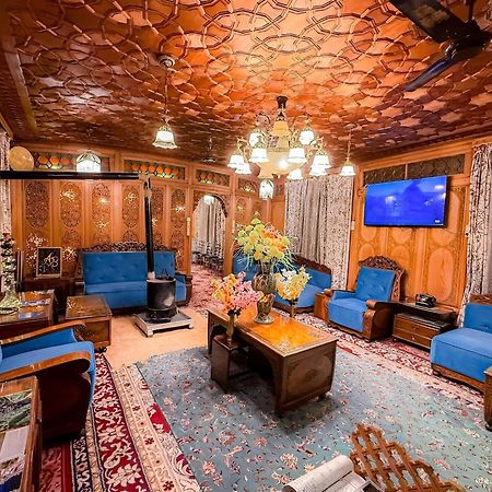 Dilnaaz Group Of Houseboats Hotel Srinagar  Bagian luar foto