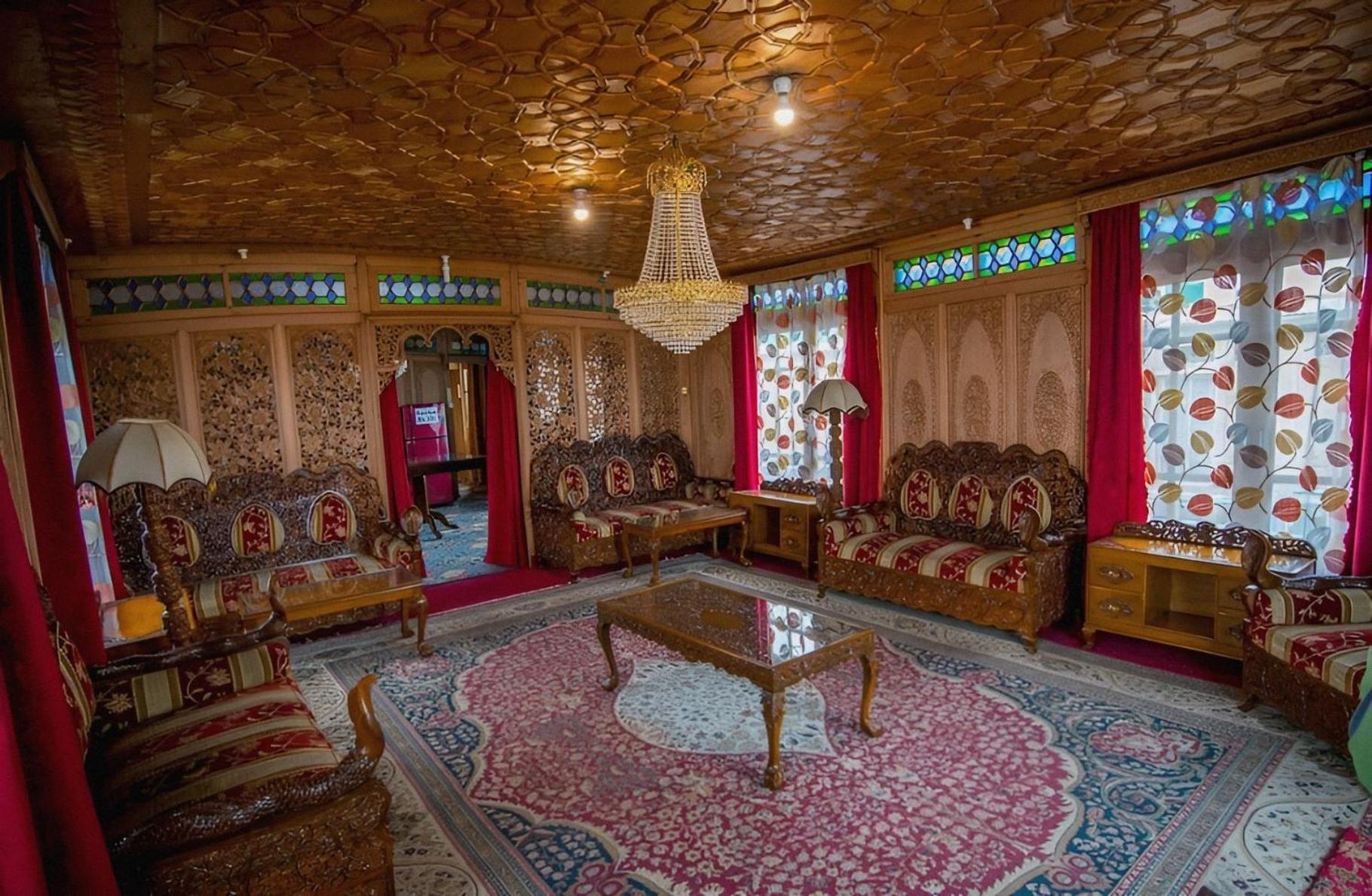 Dilnaaz Group Of Houseboats Hotel Srinagar  Bagian luar foto