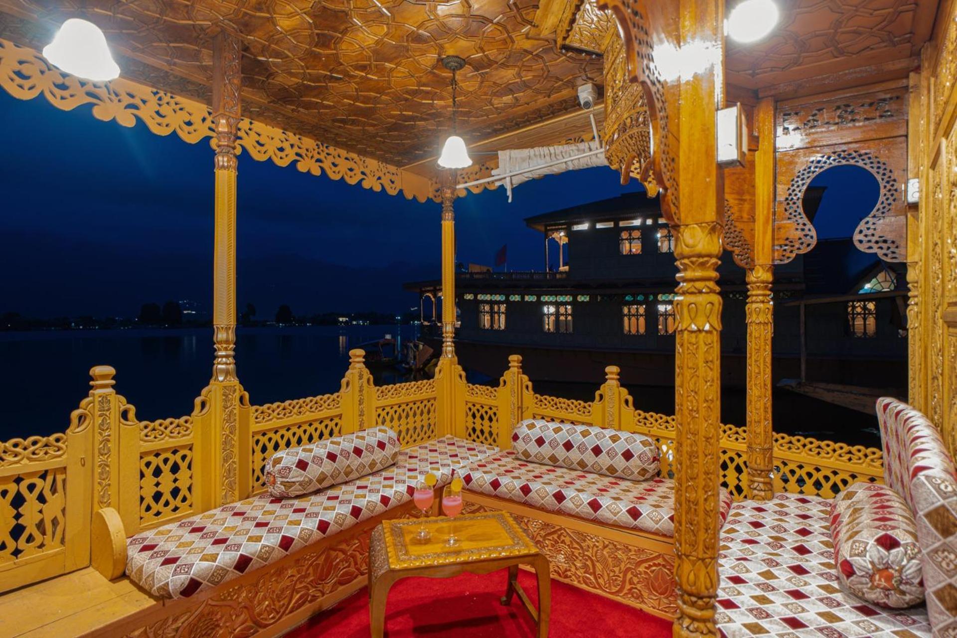 Dilnaaz Group Of Houseboats Hotel Srinagar  Bagian luar foto