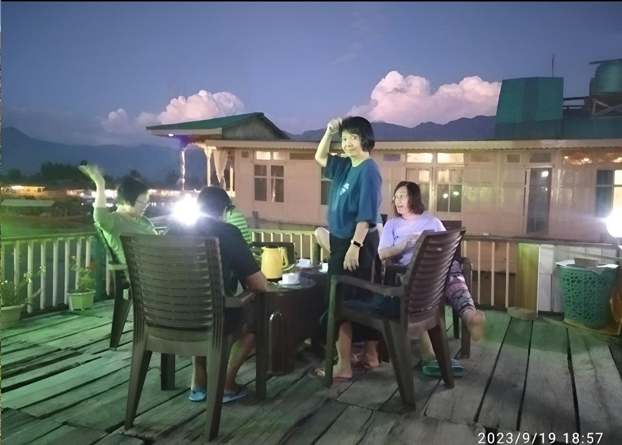 Dilnaaz Group Of Houseboats Hotel Srinagar  Bagian luar foto