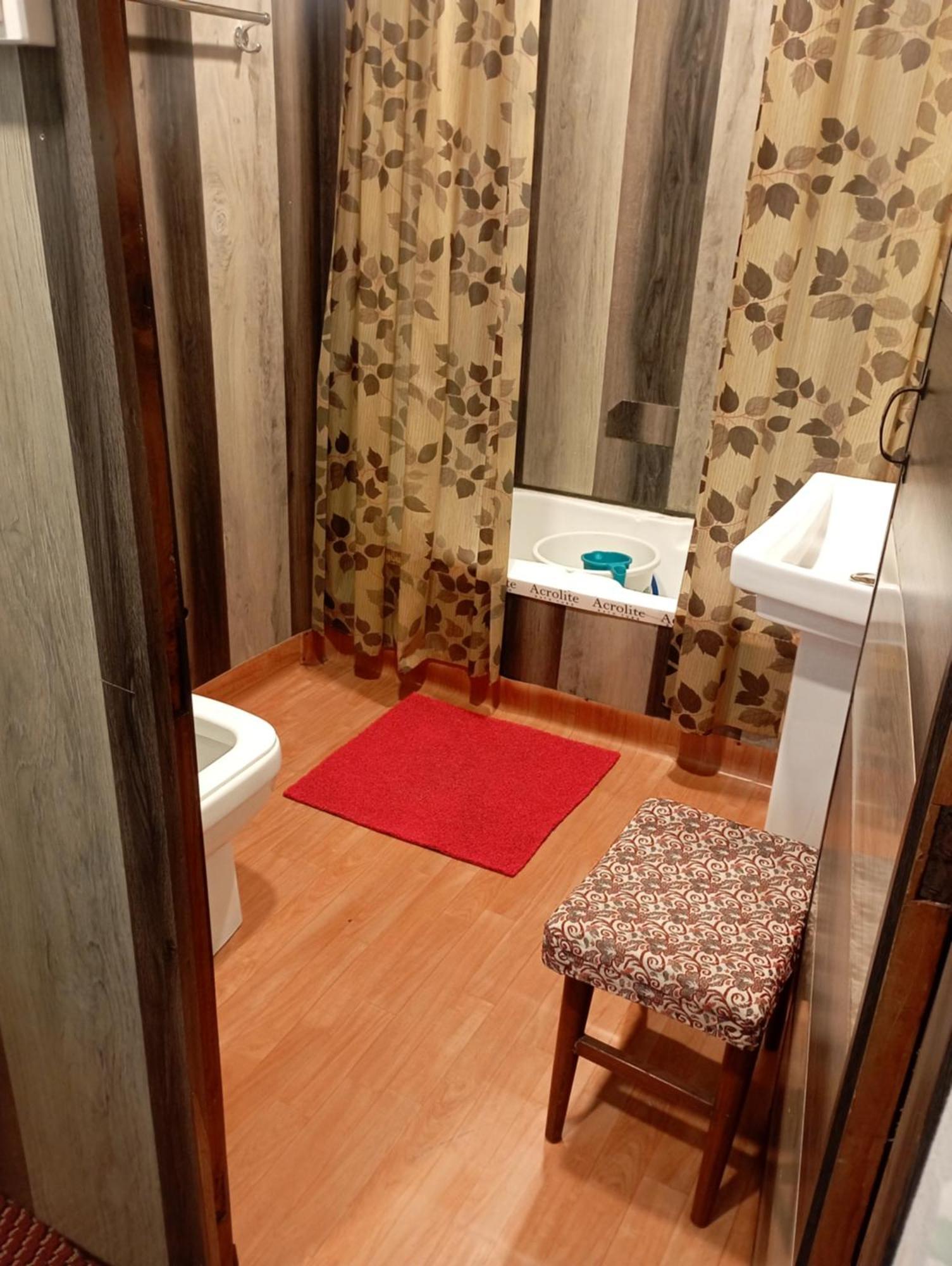 Dilnaaz Group Of Houseboats Hotel Srinagar  Bagian luar foto