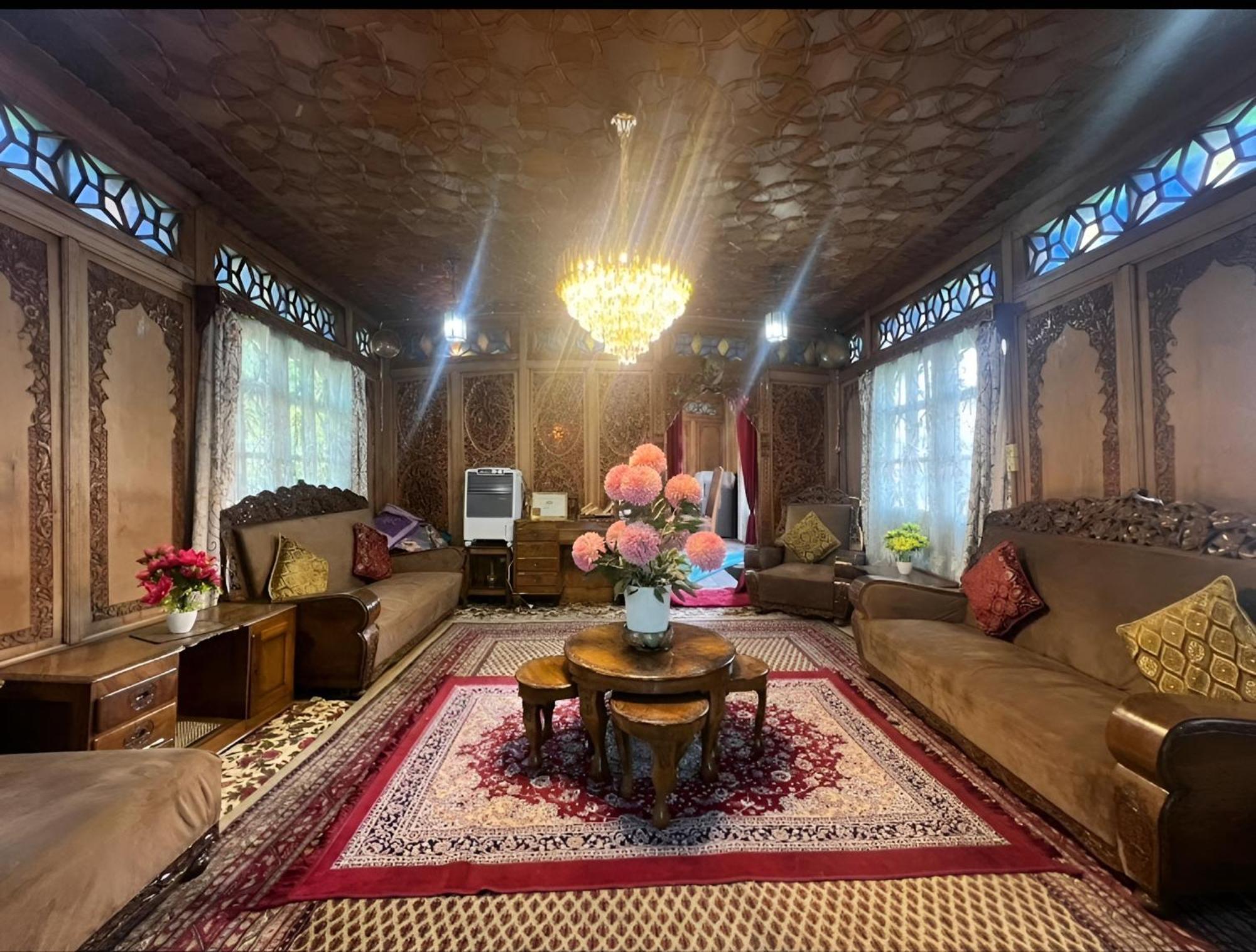 Dilnaaz Group Of Houseboats Hotel Srinagar  Bagian luar foto