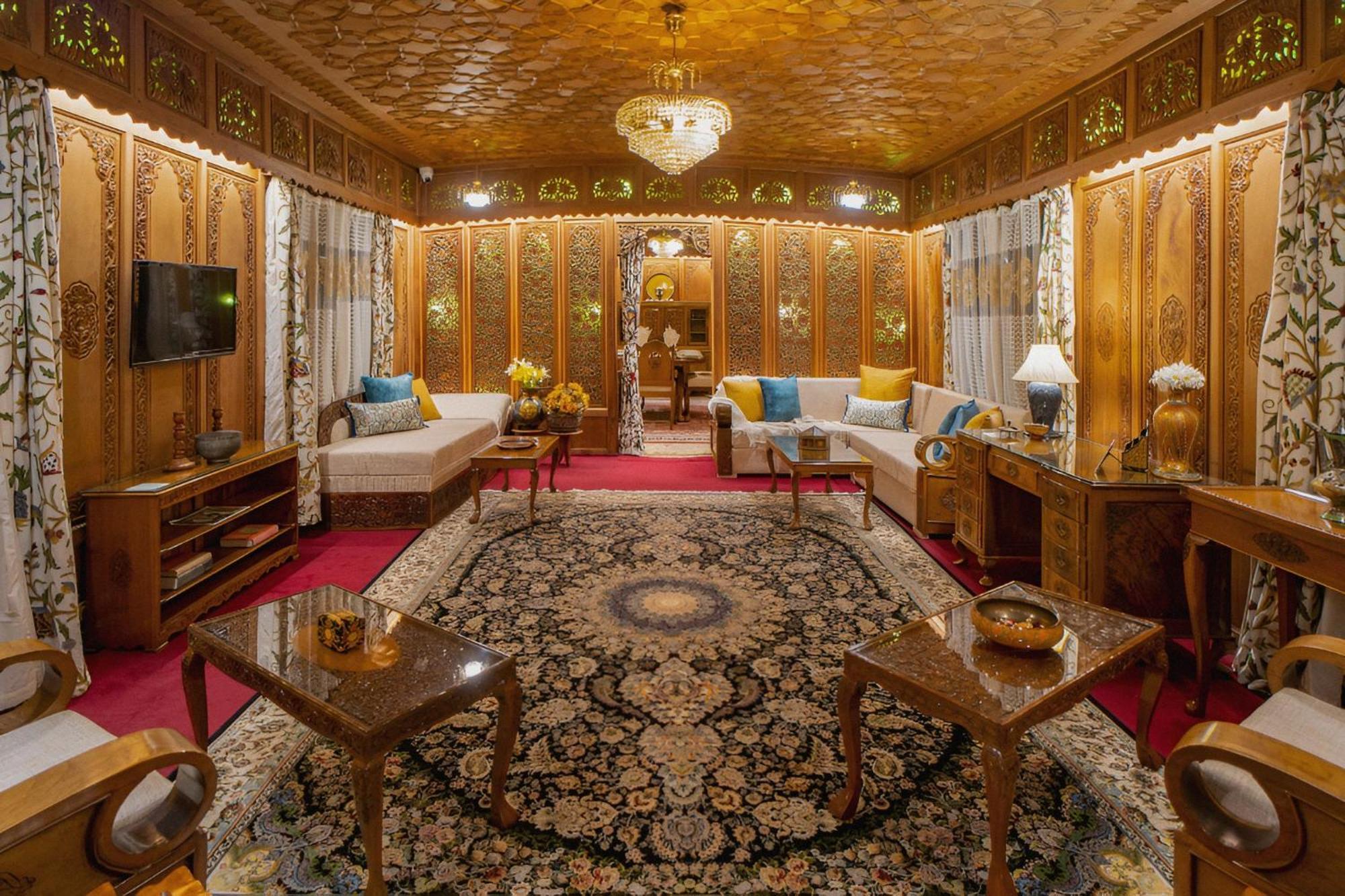 Dilnaaz Group Of Houseboats Hotel Srinagar  Bagian luar foto