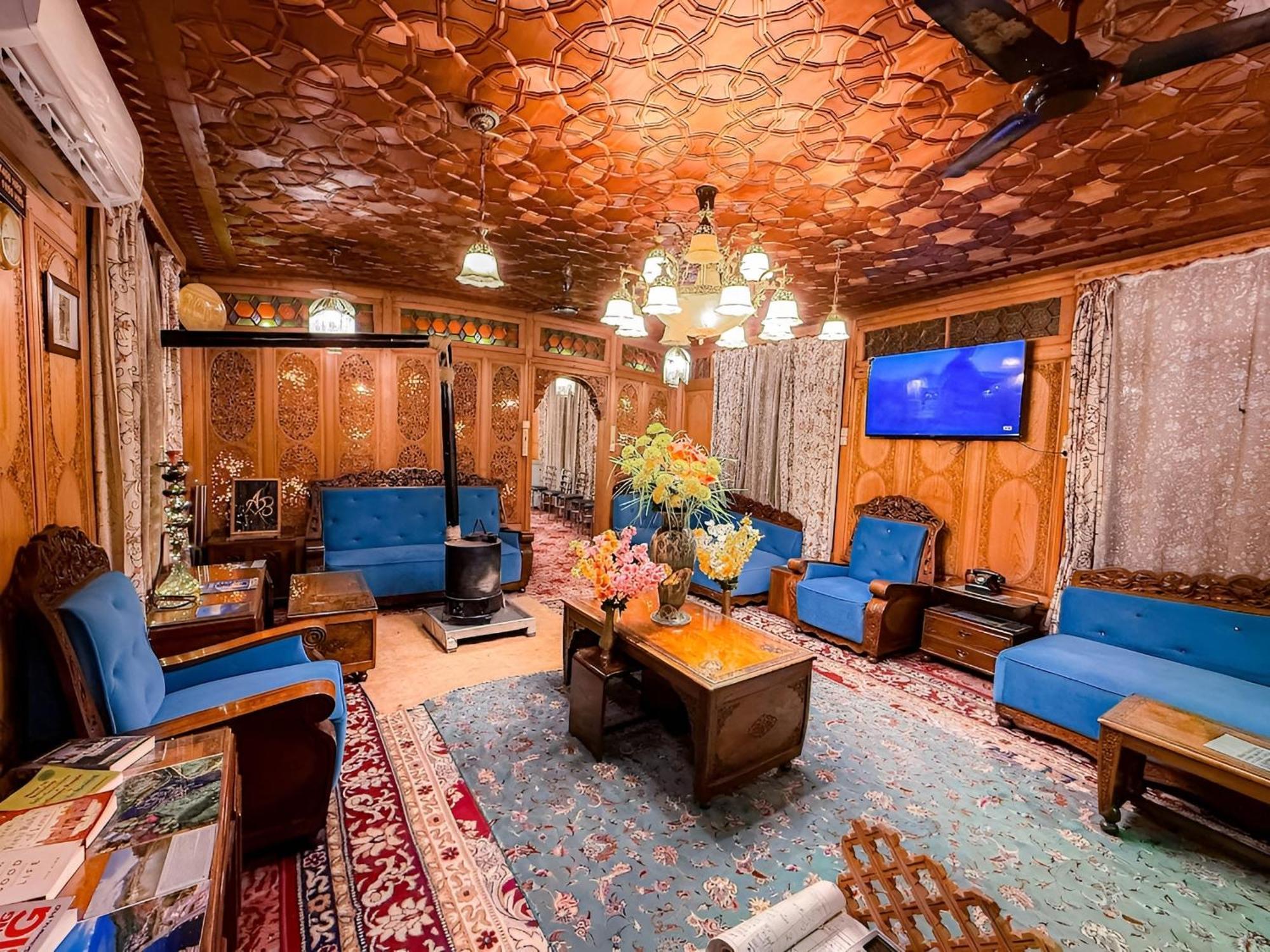 Dilnaaz Group Of Houseboats Hotel Srinagar  Bagian luar foto