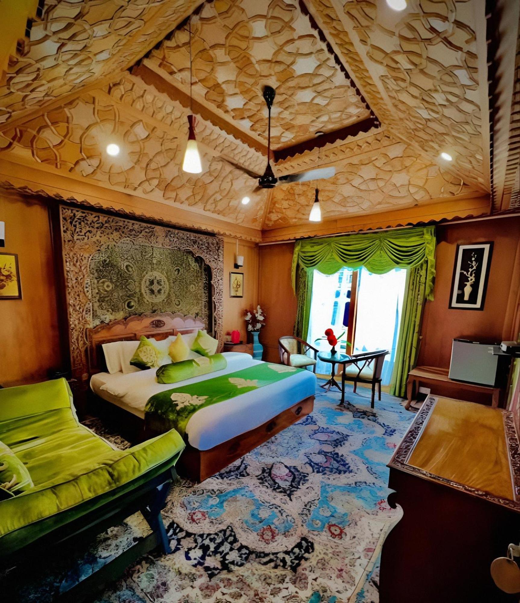 Dilnaaz Group Of Houseboats Hotel Srinagar  Bagian luar foto