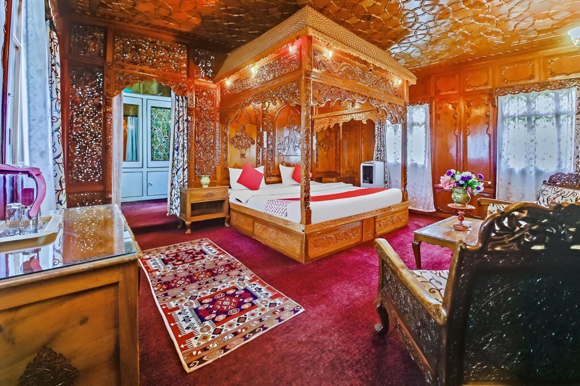 Dilnaaz Group Of Houseboats Hotel Srinagar  Bagian luar foto